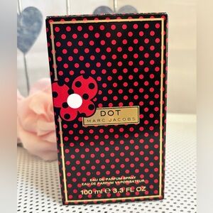 Marc Jacobs Dot – Black and Red Polka Dot Design